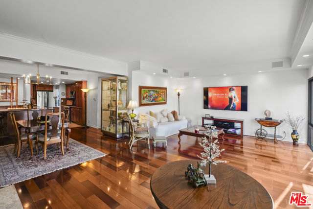 801 Ocean Avenue, Santa Monica CA: https://media.crmls.org/mediaz/8b77b3cd-21dc-4a21-a916-e76452013cc5.jpg