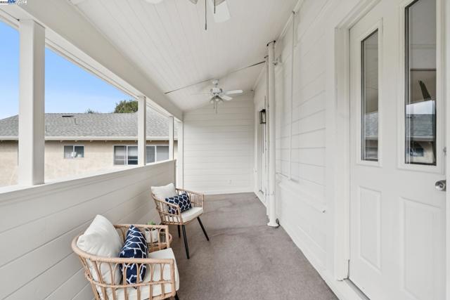 2120 Encinal Ave, Alameda CA: https://media.crmls.org/mediaz/8b77c9b7-e04c-489a-9fd4-29b8812701e3.jpg