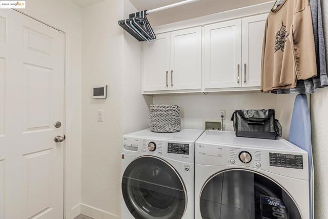 8215 Red Elk Dr, Elk Grove CA: https://media.crmls.org/mediaz/8b781a62-c71b-4f1f-8491-62423116a64c.jpg