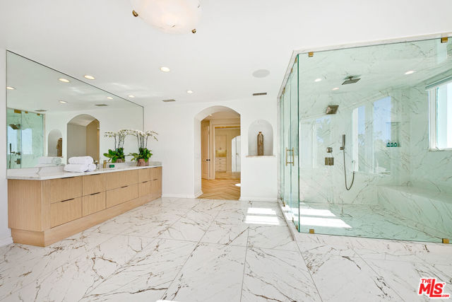 10502 Yellow Hill Road, Malibu CA: https://media.crmls.org/mediaz/8b7822f9-70df-4579-b6aa-1a17fa61fc91.jpg