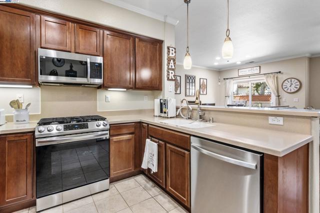 161 W Luna Loca Ln, Mountain House CA: https://media.crmls.org/mediaz/8b786b34-8b16-4ae6-8e3f-7440c855e9b2.jpg