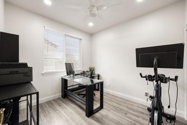 2372 Donner Pass Avenue, Sacramento CA: https://media.crmls.org/mediaz/8b78ab89-3ade-4b57-9050-3e36c610f657.jpg