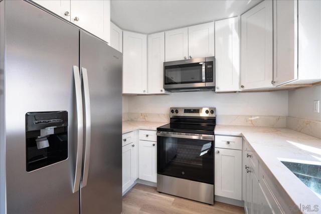 955 Postal Way, Vista CA: https://media.crmls.org/mediaz/8b790c76-bf97-4ae3-b879-3352ca242cde.jpg