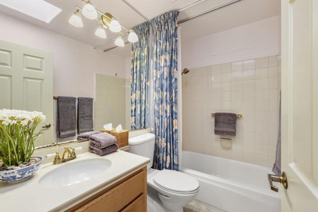 4125 Arcadia Way, Oceanside CA: https://media.crmls.org/mediaz/8b792d26-8410-4077-b5d2-3e18ea70ba73.jpg