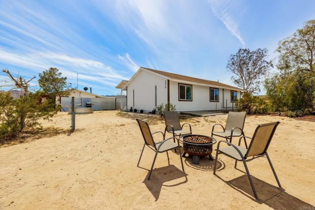 Detail Gallery Image 11 of 31 For 5438 Center Avenue, Joshua Tree,  CA 92252 - 4 Beds | 3 Baths