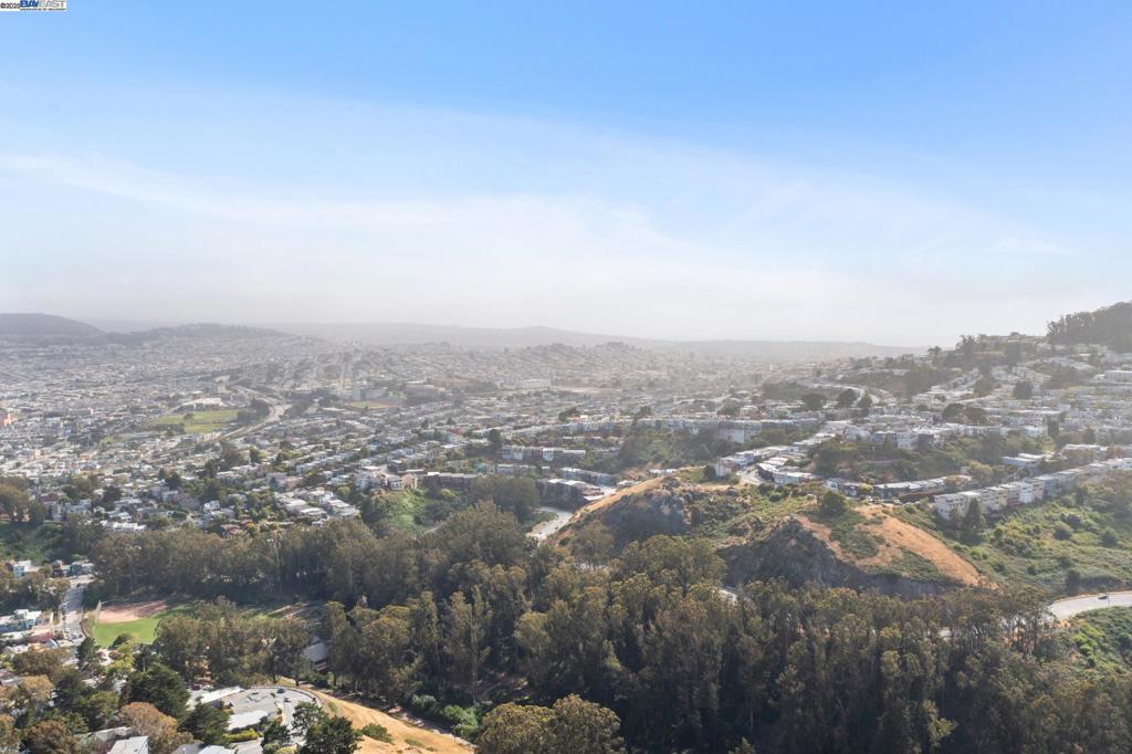https://media.crmls.org/mediaz/8b79a8d1-ca53-46fc-a394-1c626b8c30a2.jpg?preset=X-Large