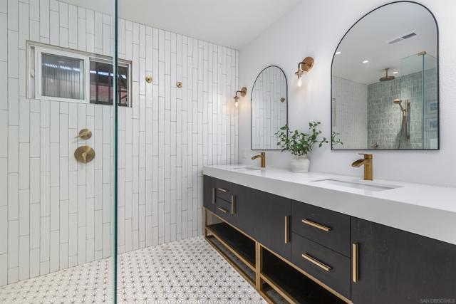 6641 Murray Park Dr, San Diego CA: https://media.crmls.org/mediaz/8b79dd39-bb2c-4a8c-b549-9f2967f78c68.jpg