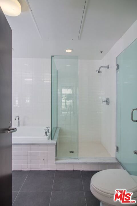 1046 PRINCETON Drive, Marina del Rey CA: https://media.crmls.org/mediaz/8b7a2868-5d35-4c28-bf3b-62c5fb56c8a3.jpg