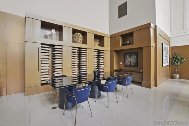 700 W E St, San Diego CA: https://media.crmls.org/mediaz/8b7a4174-3c4d-4695-bb8a-7ee1f3d67d47.jpg