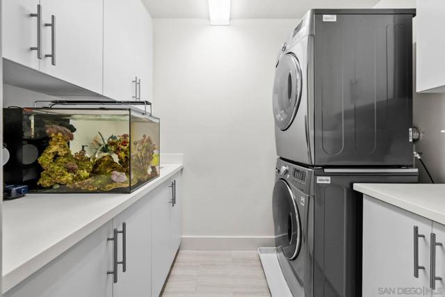 2335 Aperture Circle, San Diego CA: https://media.crmls.org/mediaz/8b7b47d2-96c7-4560-9f31-0e3c145660e6.jpg