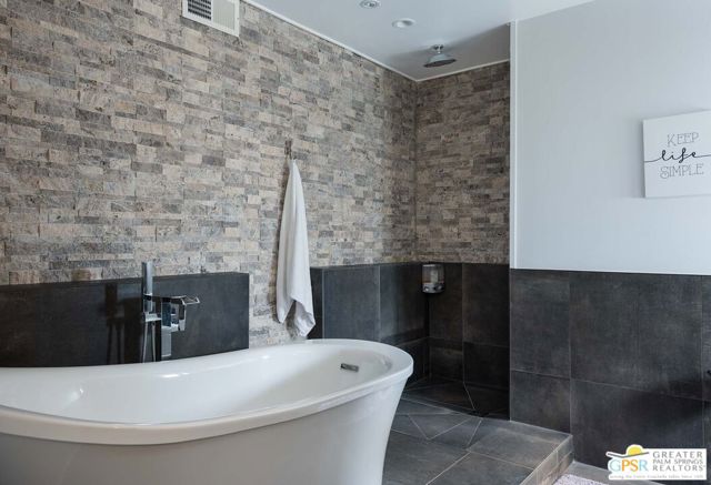 1595 E Canyon Estates Drive, Palm Springs CA: https://media.crmls.org/mediaz/8b7c6007-0ab6-48ec-9745-9735e2cf63b0.jpg