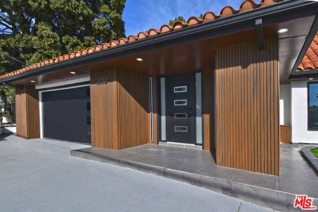 12112 Woodley Avenue, Granada Hills CA: https://media.crmls.org/mediaz/8b7c8a88-aa7d-4385-bd25-430974a44dff.jpg
