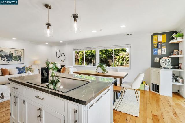 16 Belfast Pl, San Ramon CA: https://media.crmls.org/mediaz/8b7cbcba-ff28-49f0-958f-47174273be9c.jpg