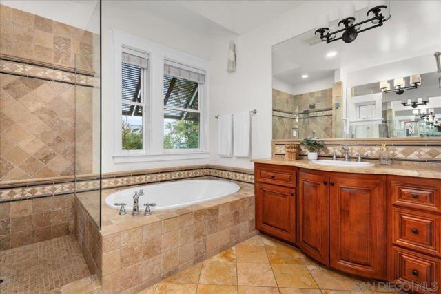 411 Orange Ave, Coronado CA: https://media.crmls.org/mediaz/8b7dd6d4-c993-4870-9d65-9c356105d3f9.jpg