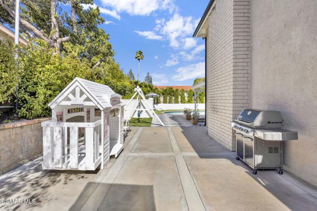 5308 Ambridge Drive, Calabasas CA: https://media.crmls.org/mediaz/8b7e05dc-98d7-47ef-bd4f-9c80d25bcdac.jpg