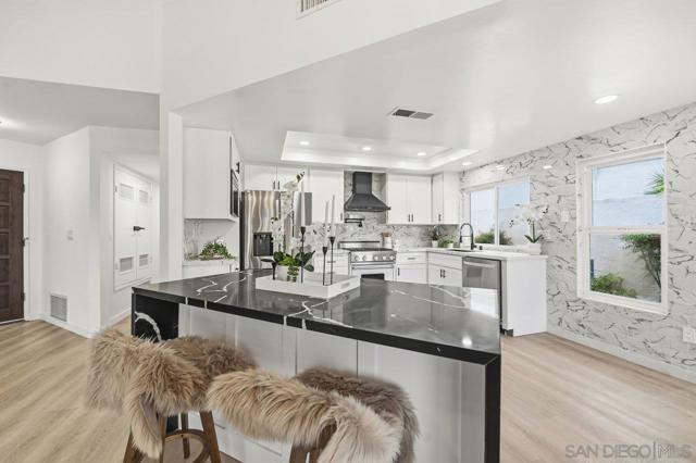 17676 Corte Sobrado, San Diego CA: https://media.crmls.org/mediaz/8b7f6956-fdbf-49fd-bcb8-46aefcdf77f4.jpg