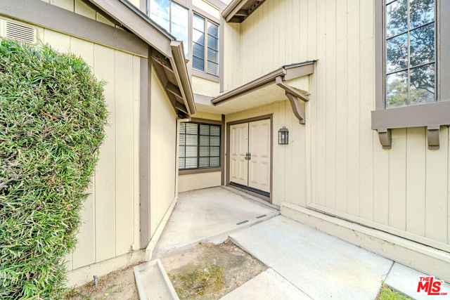 2366 Applewood Circle, Fullerton CA: https://media.crmls.org/mediaz/8b7f6b5e-7a9c-4df1-9eaa-dd5997e16f61.jpg