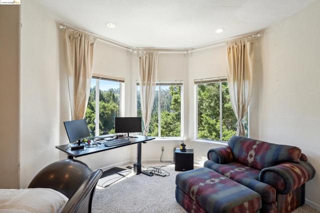 2335 Tunnel Rd, Oakland CA: https://media.crmls.org/mediaz/8b80aaee-d936-4268-aa4e-265719504948.jpg