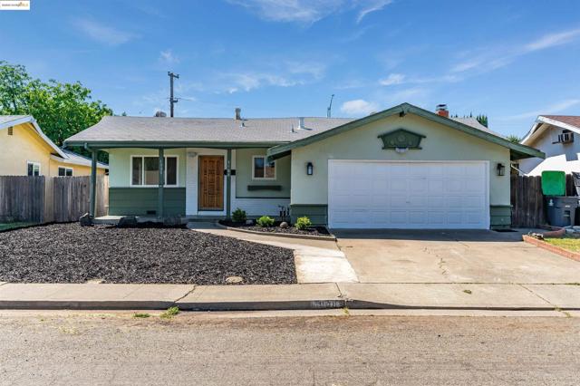 1908 New Jersey St, Fairfield CA: https://media.crmls.org/mediaz/8b812347-9f53-4b9b-a8dd-876f96819130.jpg