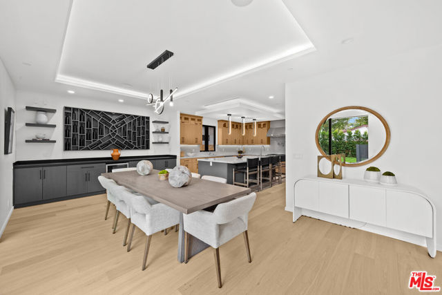 2631 Castle Heights Place, Los Angeles CA: https://media.crmls.org/mediaz/8b813812-783e-4068-9cc8-5c276fa273f6.jpg