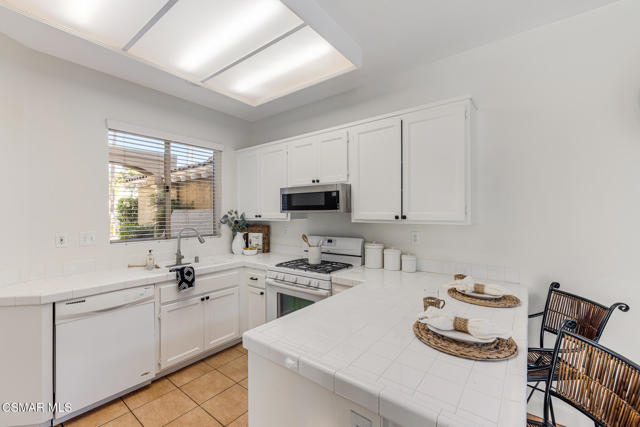 4153 Brookcrest Court, Moorpark CA: https://media.crmls.org/mediaz/8b81691c-55ba-44ca-b985-526745b01b90.jpg