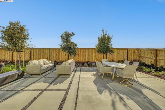 319 W Calabria Drive, Mountain House CA: https://media.crmls.org/mediaz/8b81acdc-fc08-4080-b4df-0051f177f144.jpg