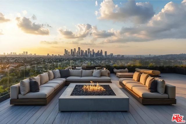 1510 N Tigertail Road, Los Angeles CA: https://media.crmls.org/mediaz/8b81e7ea-28b0-46e0-a79f-430249395f90.jpg