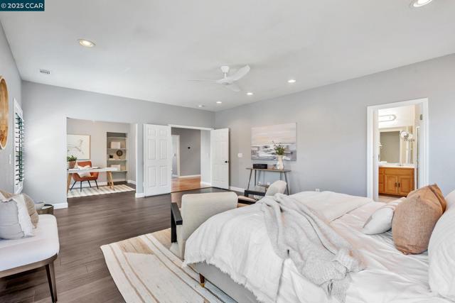 300 Saint Augustine Ct, Benicia CA: https://media.crmls.org/mediaz/8b82110b-cf64-498e-bb3b-592e7367e4a3.jpg