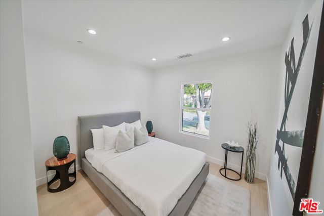 2021 Idaho Avenue, Santa Monica CA: https://media.crmls.org/mediaz/8b821569-7f2b-41e4-af4a-f01059402c17.jpg