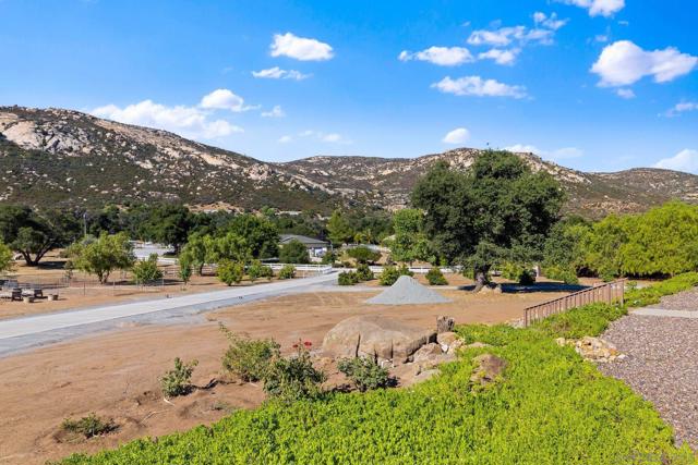 19553 Hidden Glen Road, Alpine CA: https://media.crmls.org/mediaz/8b822532-effa-403b-86d4-a9bd1dbe5174.jpg