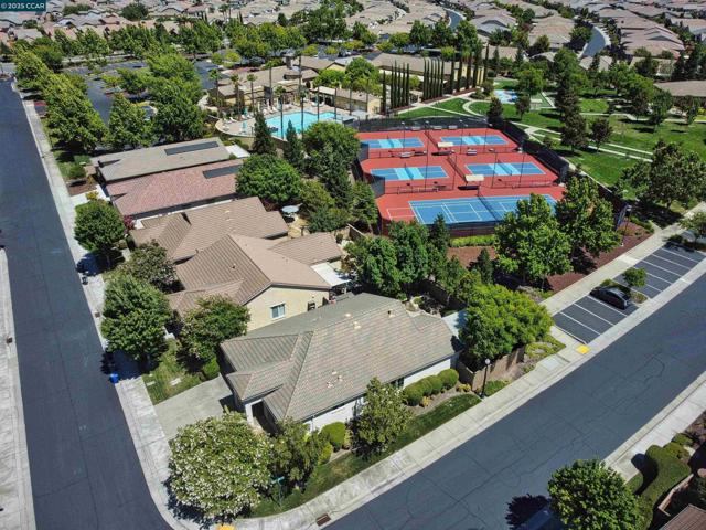 335 Suez Canal Lane, Sacramento CA: https://media.crmls.org/mediaz/8b82383c-0c20-4f58-8d16-d313f106c11d.jpg