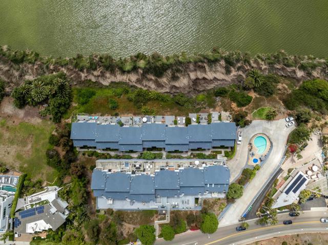 2399 Jefferson St, Carlsbad CA: https://media.crmls.org/mediaz/8b8256ce-9075-4a84-9be8-65f1e42a0635.jpg