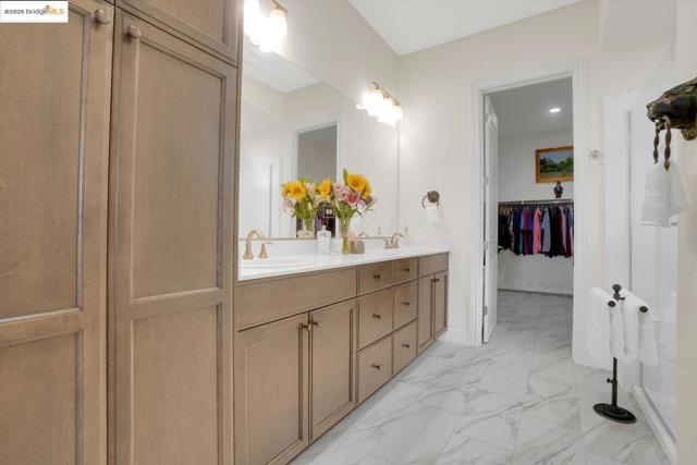 1577 Chianti LN, Brentwood CA: https://media.crmls.org/mediaz/8b826488-154b-471a-9eb2-ac84956df41d.jpg