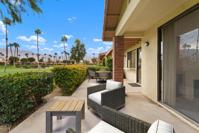 179 Las Lomas, Palm Desert CA: https://media.crmls.org/mediaz/8b8267e3-a401-4f5f-b747-4a4702b388f0.jpg