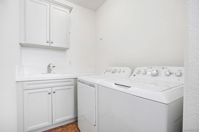 15363 Falcon Crest Ct, San Diego CA: https://media.crmls.org/mediaz/8b837db2-8d61-48fa-9473-376f9b2b76d2.jpg
