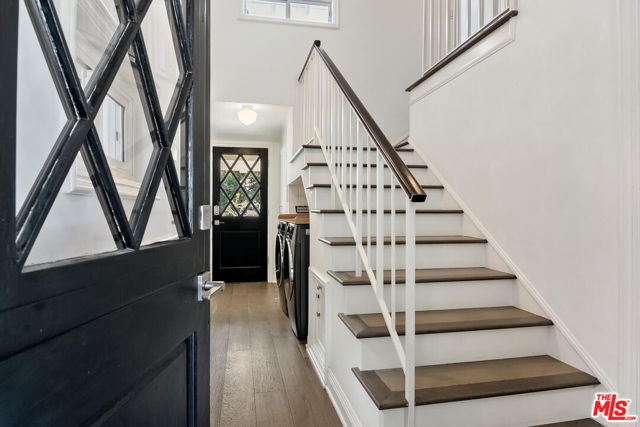 4909 Encino Terrace, Encino CA: https://media.crmls.org/mediaz/8b839f34-3269-4e8b-9cfd-ff27afa7e6d1.jpg