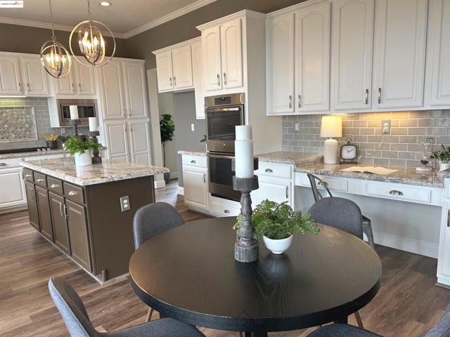 8040 Kelok Way, Clayton CA: https://media.crmls.org/mediaz/8b83b375-ba44-4bbf-a927-a71b95df21ee.jpg