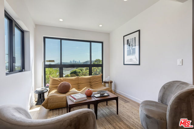 3404 Glenalbyn Drive, Los Angeles CA: https://media.crmls.org/mediaz/8b840eda-674d-4aa9-8c50-e7b2cb6eab8b.jpg