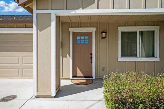120 Santa Ana Road, Hollister CA: https://media.crmls.org/mediaz/8b841081-f361-44d2-84bd-7fe270cbd727.jpg