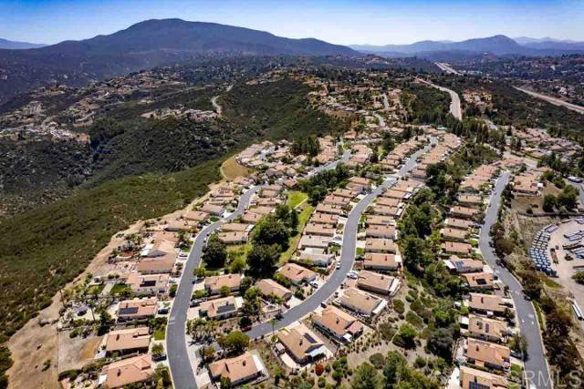 2307 Columbine Drive, Alpine CA: https://media.crmls.org/mediaz/8b842a70-a07e-4ba5-aba9-d0727e628547.jpg