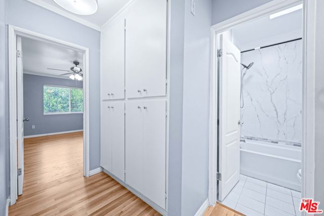 12801 Moorpark Street, Studio City CA: https://media.crmls.org/mediaz/8b84cf08-48ee-408a-92e9-66308bc2e963.jpg