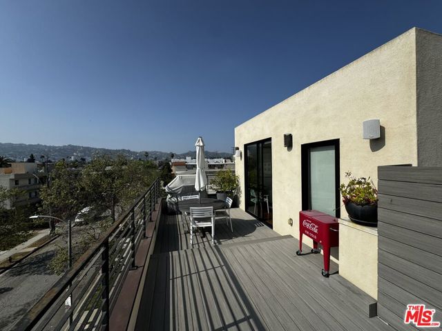140 S Hayworth Avenue, Los Angeles CA: https://media.crmls.org/mediaz/8b84d721-8d9a-4f63-b1be-b2ce83f264fc.jpg