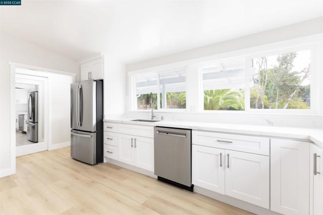 3500 66th Ave, Oakland CA: https://media.crmls.org/mediaz/8b8510fd-c211-4215-8fd9-652c9d838cdb.jpg