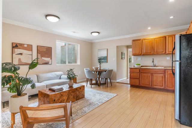 Detail Gallery Image 12 of 21 For 4806 Glenwood Ave, La Crescenta,  CA 91214 - 3 Beds | 2 Baths
