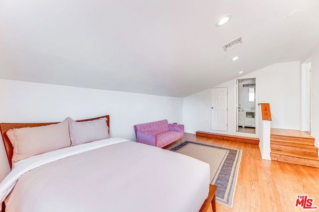 1410 Stradella Road, Los Angeles CA: https://media.crmls.org/mediaz/8b8646b5-c9dd-492b-9b82-c1a13be28605.jpg