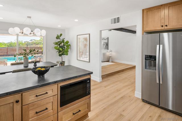 10437 Hermanos Rd, San Diego CA: https://media.crmls.org/mediaz/8b864b97-e983-4427-88b2-4becd232a603.jpg
