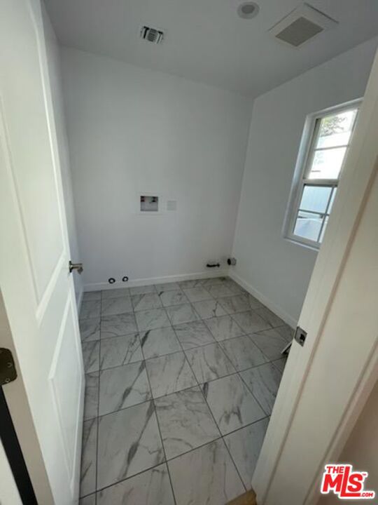 4522 Mammoth Avenue, Sherman Oaks CA: https://media.crmls.org/mediaz/8b86967b-8fbe-49f8-b1fa-0c6e9d3ccc64.jpg