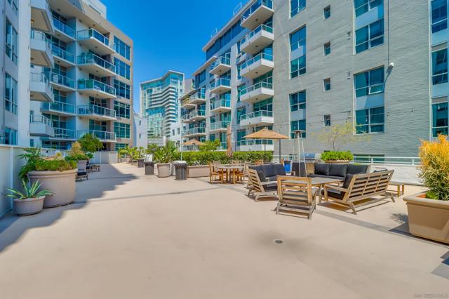 253 10Th Ave, San Diego CA: https://media.crmls.org/mediaz/8b86d616-a010-4017-afb1-830caef66283.jpg