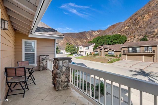 11-web-or-mls-11 - Living Room Balcony