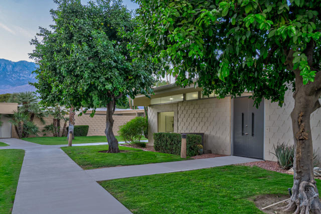 314 Desert Lakes Drive, Palm Springs CA: https://media.crmls.org/mediaz/8b8817e8-d1e4-45b7-9918-2571cd96d62f.jpg